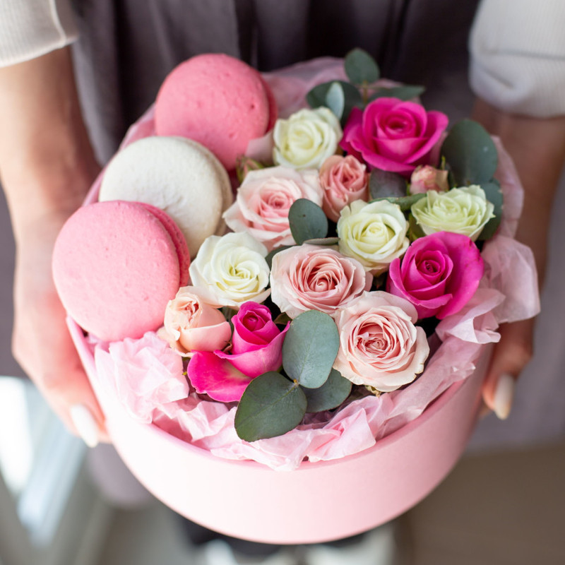 Flowers and macaroons, standart