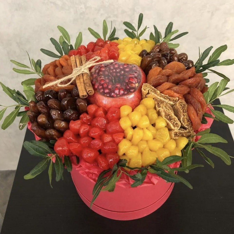 Dried fruits in a hat box, standart