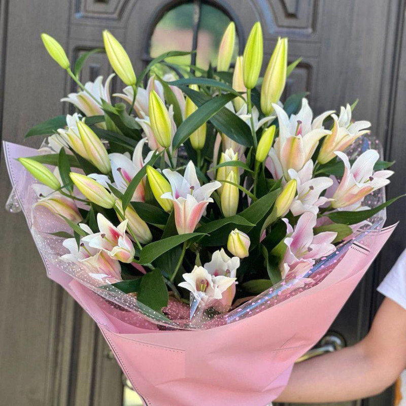 Bouquet of lilies for the wedding, standart