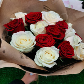 15 white and red roses