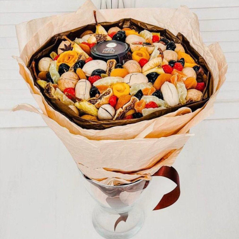 Men's bouquet of nuts and dried fruits, standart