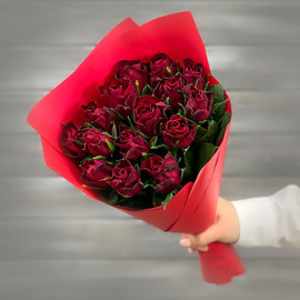Bouquet of 15 red roses 40 cm in a package