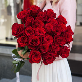 Bouquet of 25 red roses with ribbon