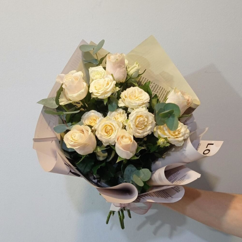 Bouquet of roses and eucalyptus, standart