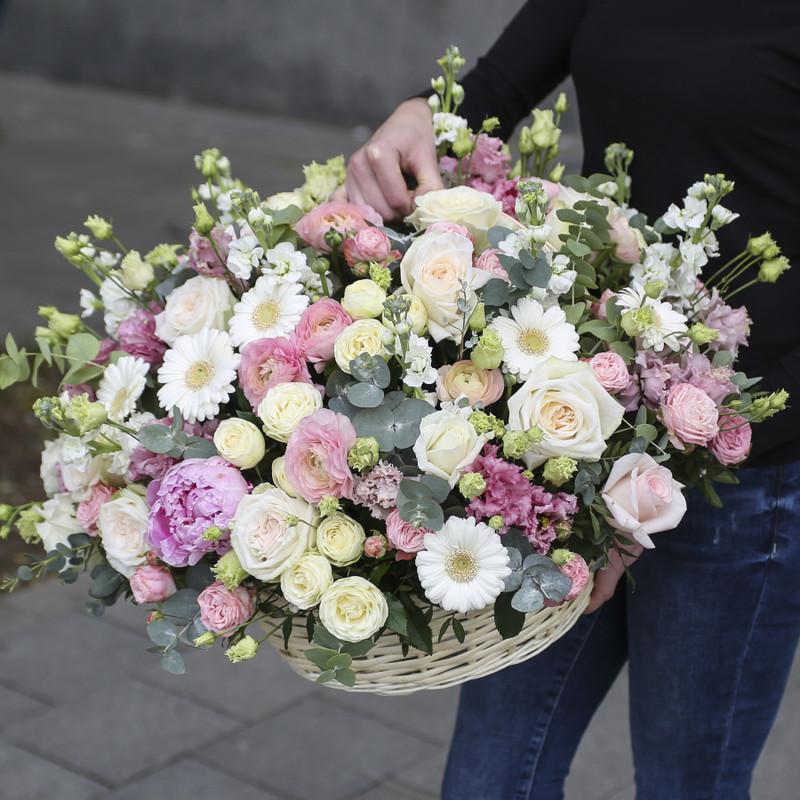 Basket of flowers "Emmanuelle", standart
