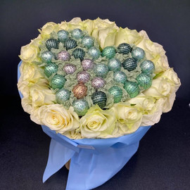 Bouquet of white roses with Korkunov sweets