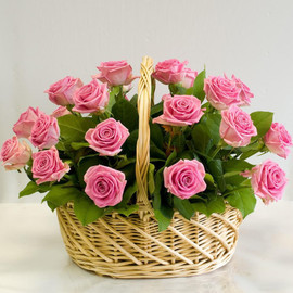 Basket of roses Aqua
