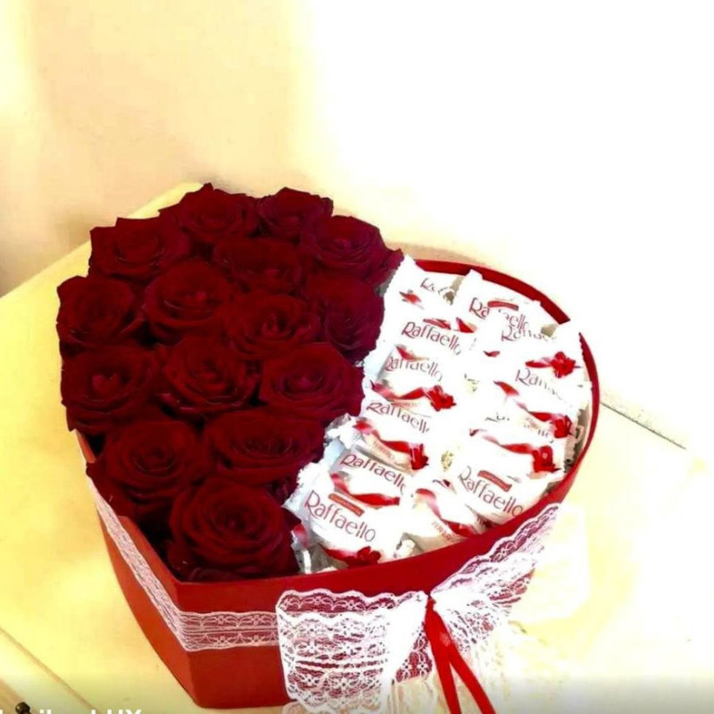 Red roses with candies, standart