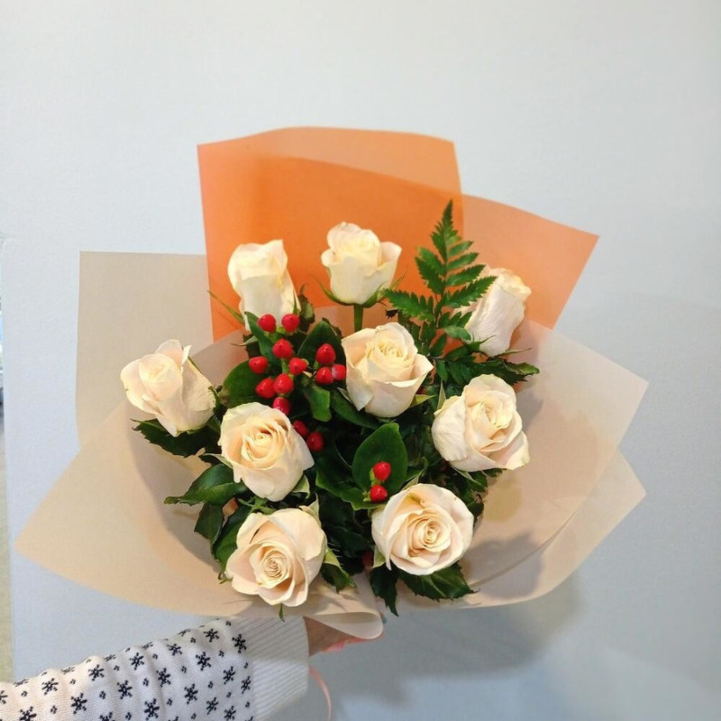 Rose bouquet and hypericum, standart