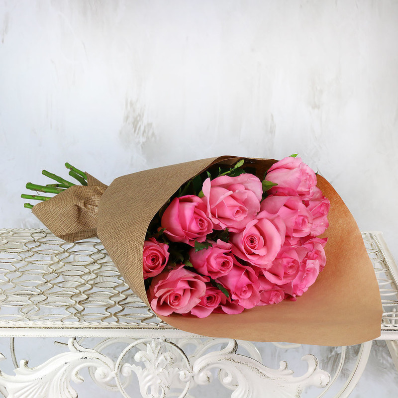 Букет из 15 розовых роз 40 см в крафте, премиум