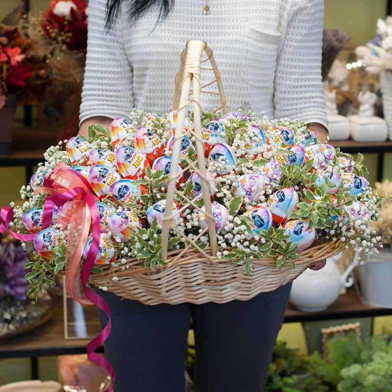 Basket with sweets and flowers "Kinder-Joy", standart