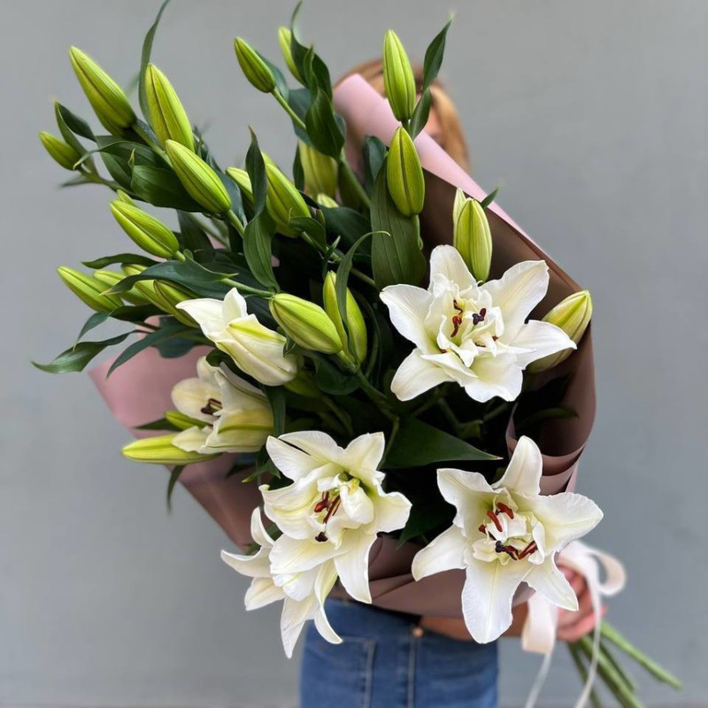Bouquet of white lilies, standart