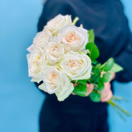Букет из ароматной французский пионовидной розы