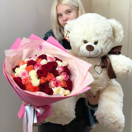 Teddy bear with a bouquet