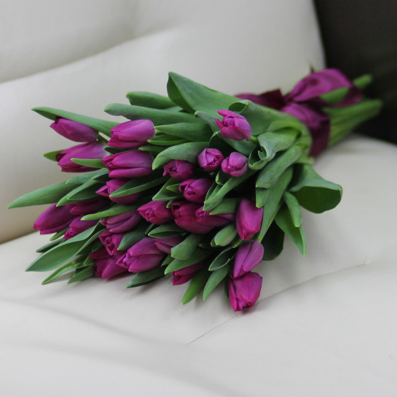 Букет «25 фиолетовых тюльпанов», стандартный