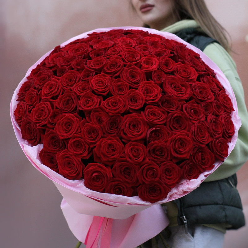 101 роза "Red Naomi" 60 см, стандартный