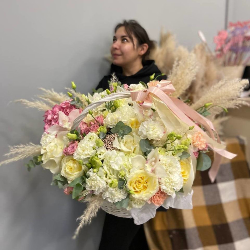 Luxury basket of flowers, standart