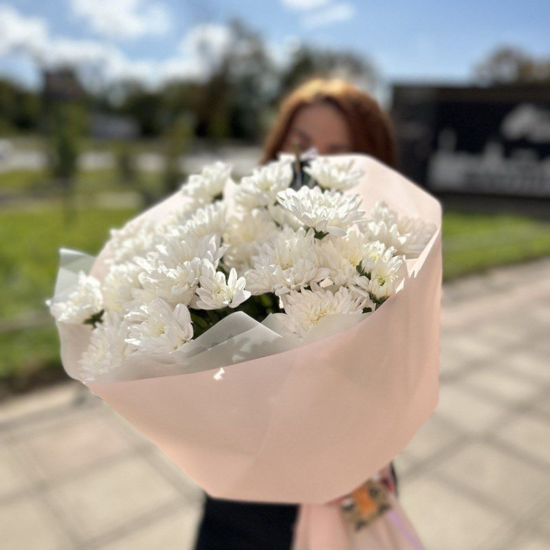 Bouquet of white chrysanthemums, standart