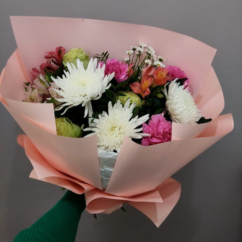 Round bouquet of single chrysanthemums, standart