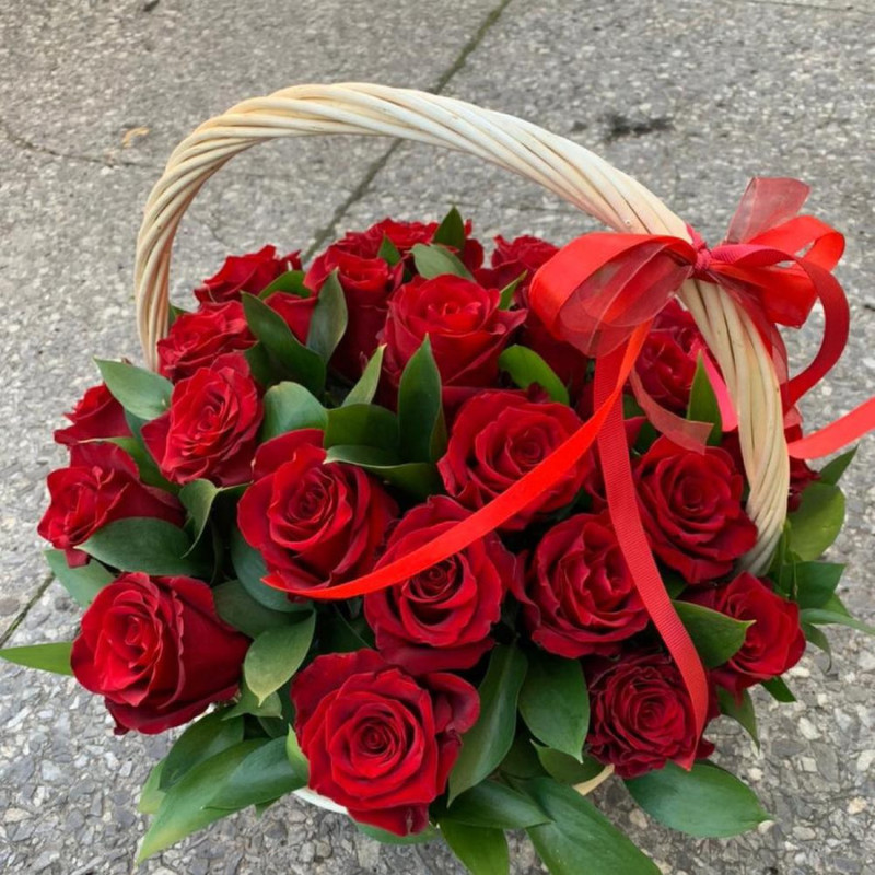 Basket of 25 red roses, standart