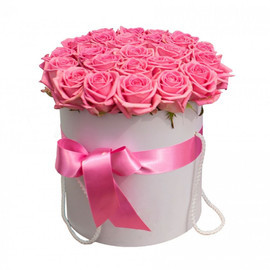 Hat box with pink rose