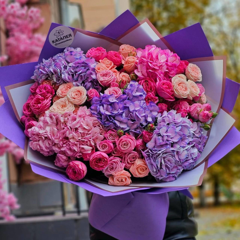 Chic Bouquet of Hydrangeas and Roses, standart