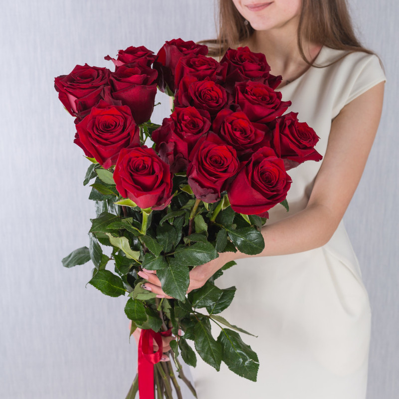Букет из 15 крупных красных Эквадорских роз 60 см., стандартный