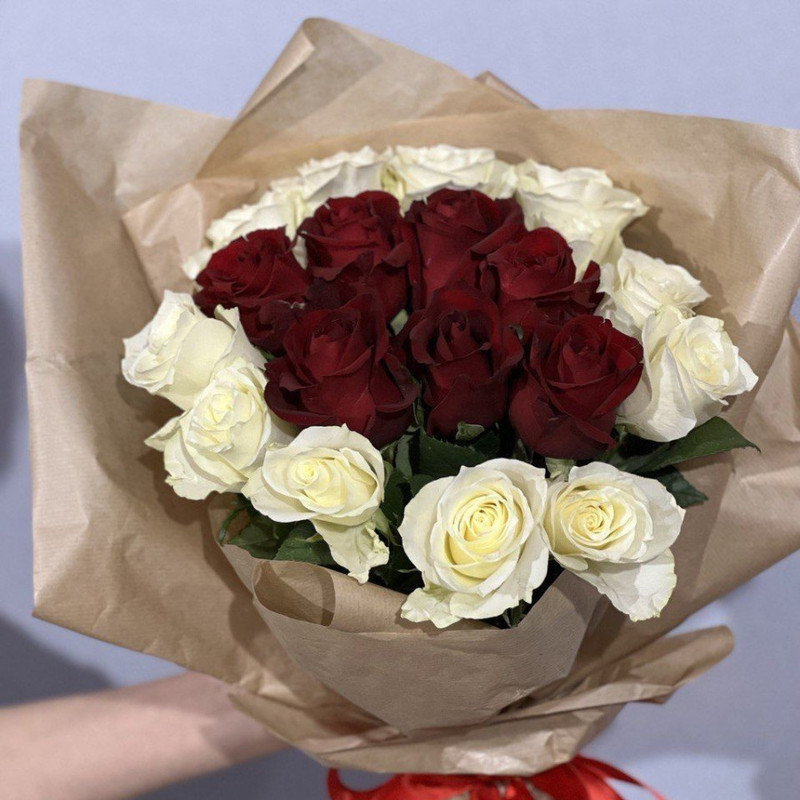 19 бело-красных роз Кения 40 см, стандартный