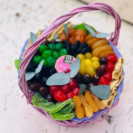 Gift for mom a basket of dried fruits