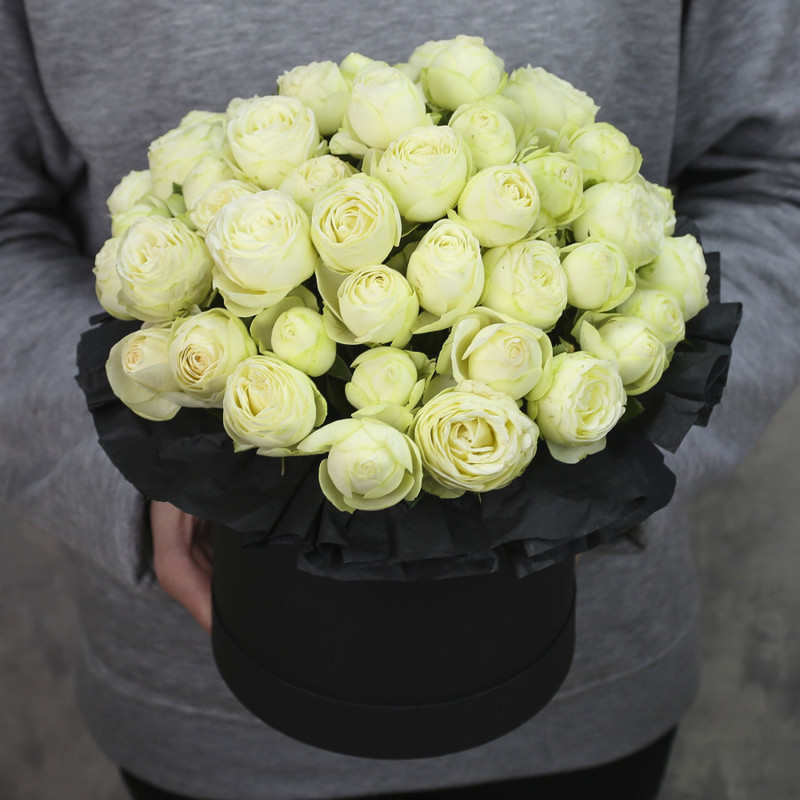 Коробка из 15 кустовых пионовидных роз «Бланманже», стандартный