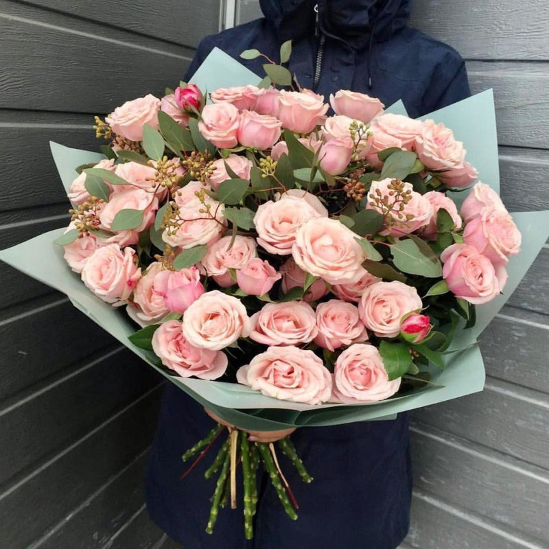 Букет пионовидных роз с эвкалиптом, стандартный