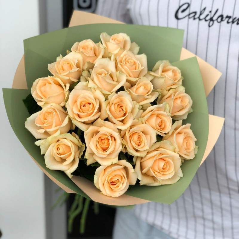 Bouquet of 19 cream roses, standart