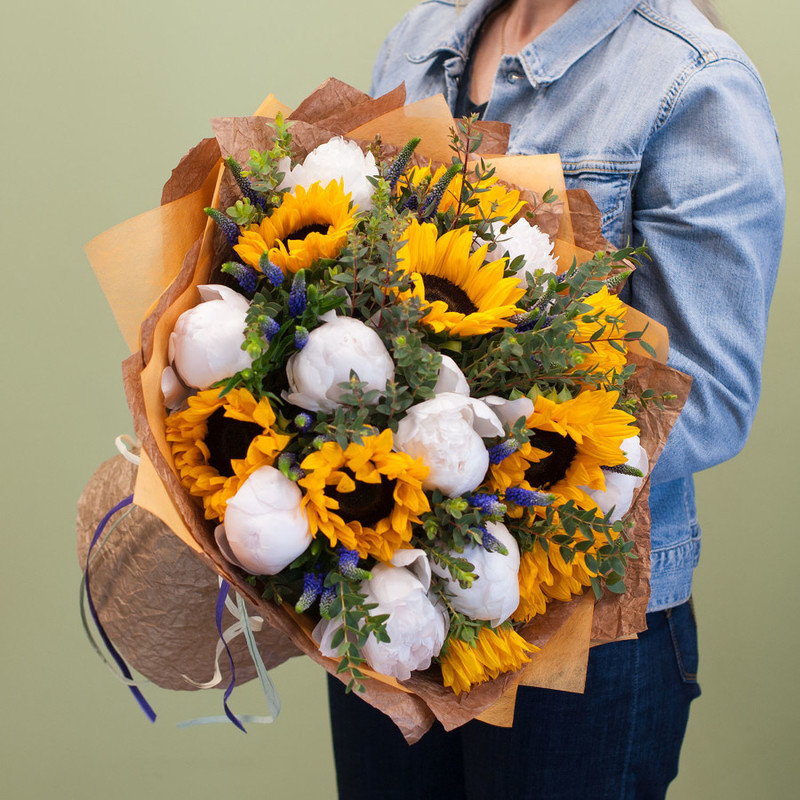 Bouquet of sunflowers and peonies "Between June and August", standart