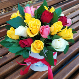 25 Kenya roses in a box