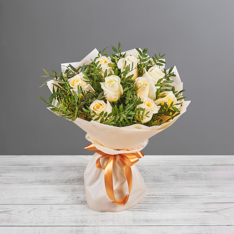 Bouquet of delicate roses and pistakia, standart