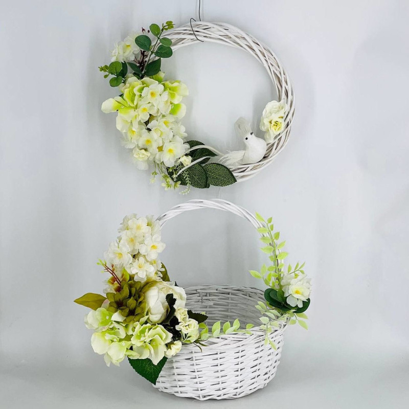 Easter wreath and basket for Easter cake and eggs, standart