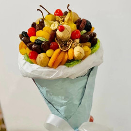 Bouquet horn with dried fruits