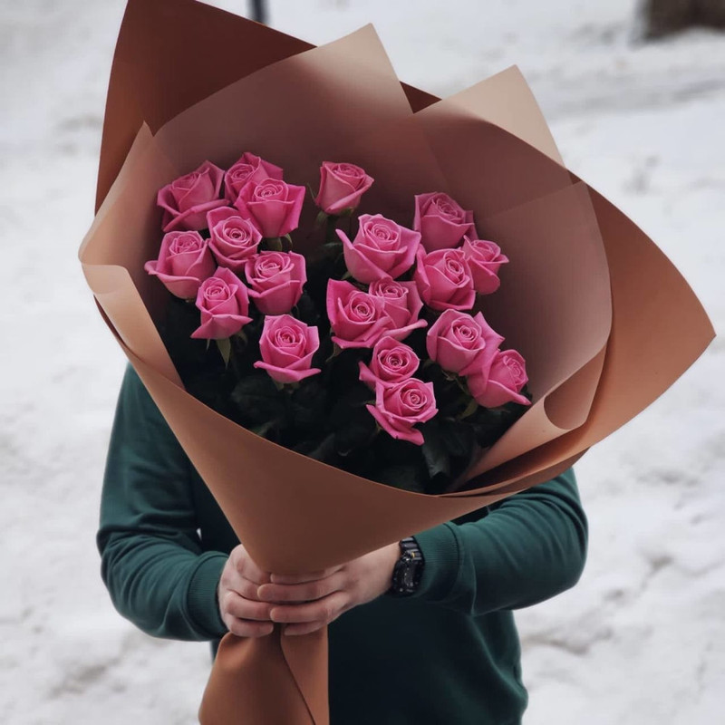 Bouquet of 19 pink roses in a package, standart