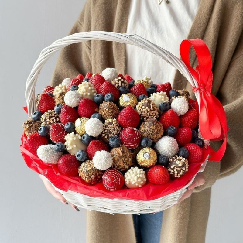 Chocolate covered strawberries in a basket, standart