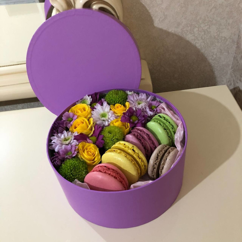 Macarons with flowers, standart
