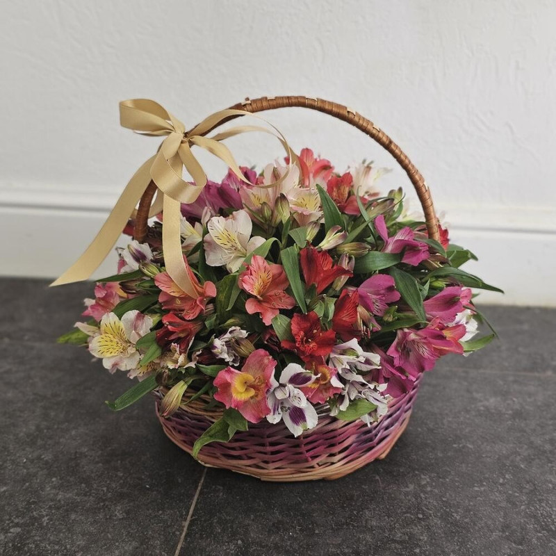 Basket with alstroemeria flowers mix-25 pieces, standart