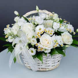 Корзина из белых цветов Анжелика