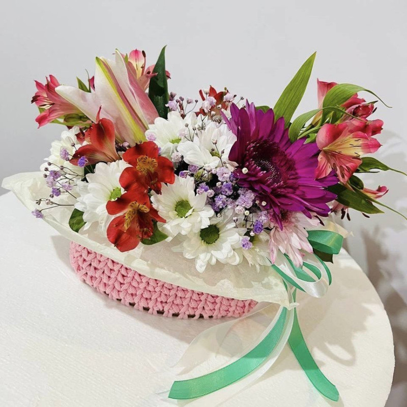 Bouquet for the teacher in a knitted basket, standart