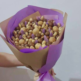 Bouquet of nuts