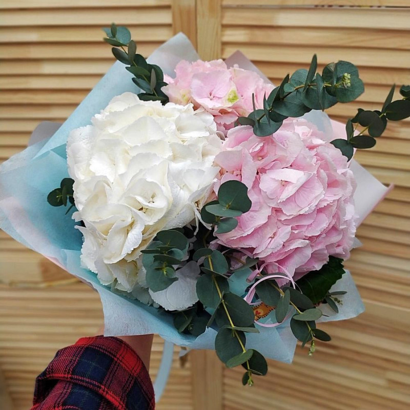 Bouquet with hydrangea and eucalyptus, standart