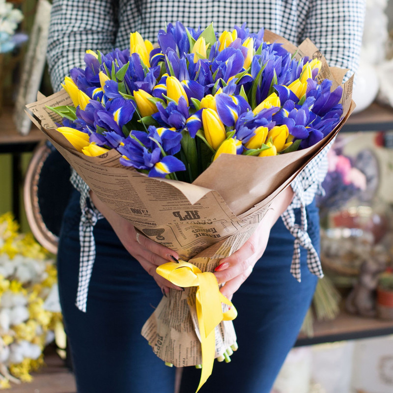 Bouquet of tulips and irises "Shining", standart