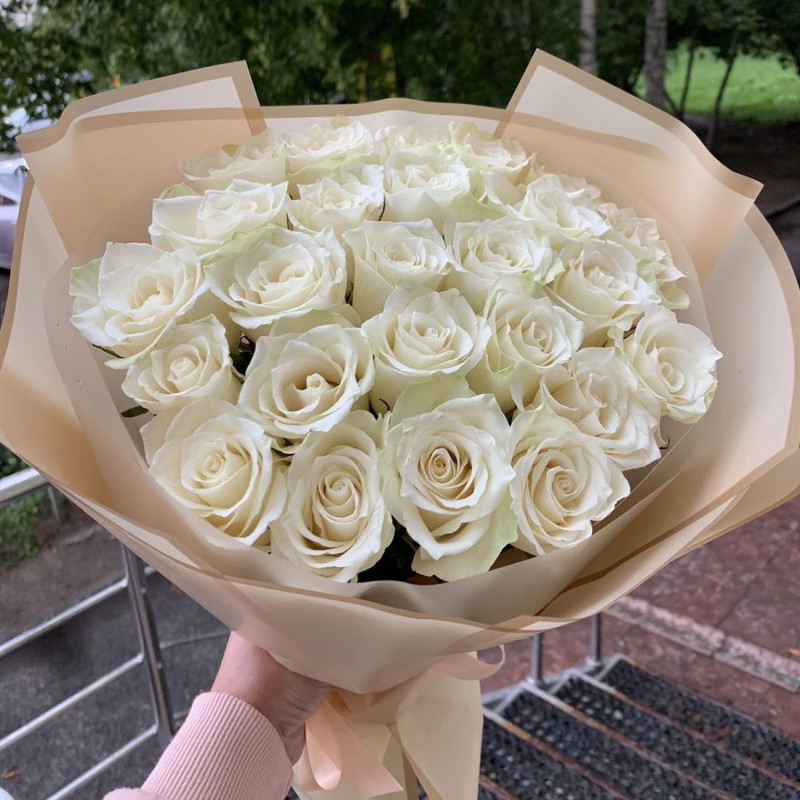 Bouquet of snow-white roses, standart