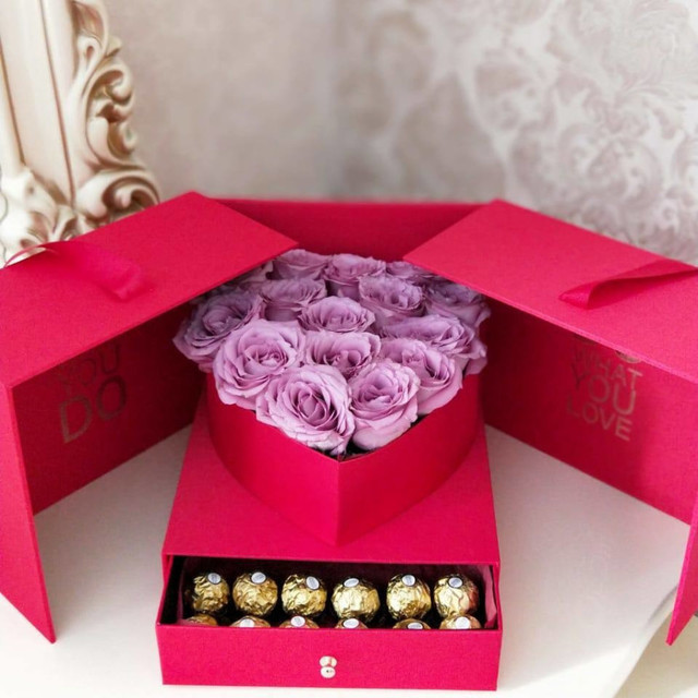 Коробка сюрприз с розами и конфетами, стандартный