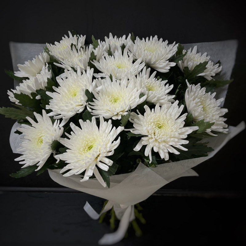 Bouquet of 15 single-headed chrysanthemums in a package (code 26), standart