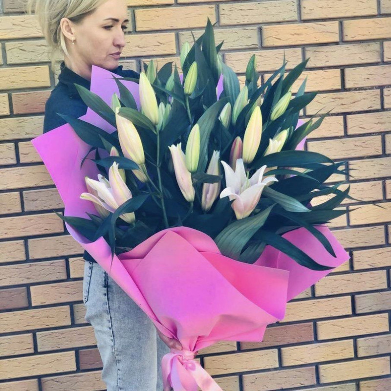 Giant bouquet of lilies, standart